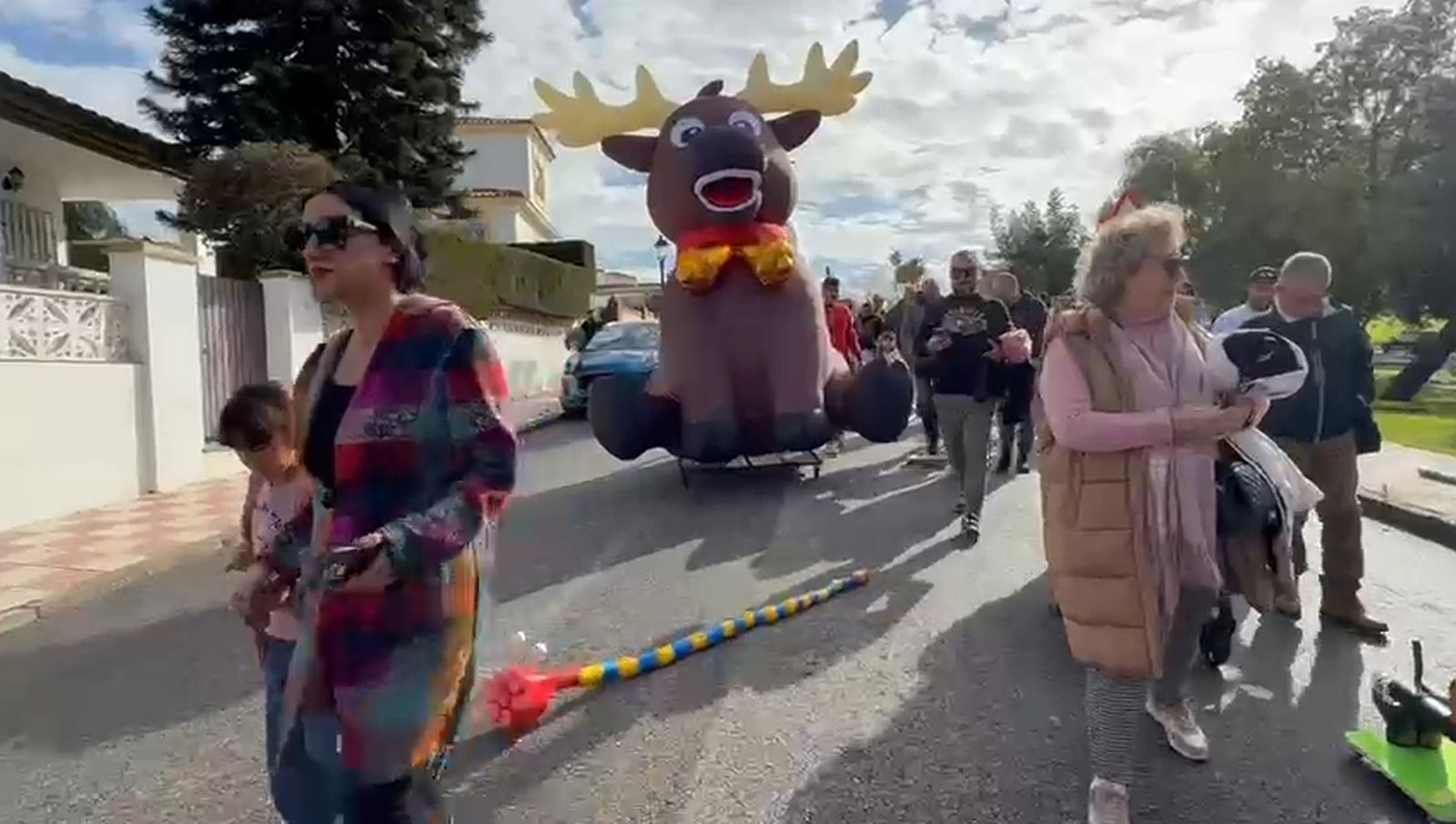 Arrastre de latas 2025 en Los Barrios (1).