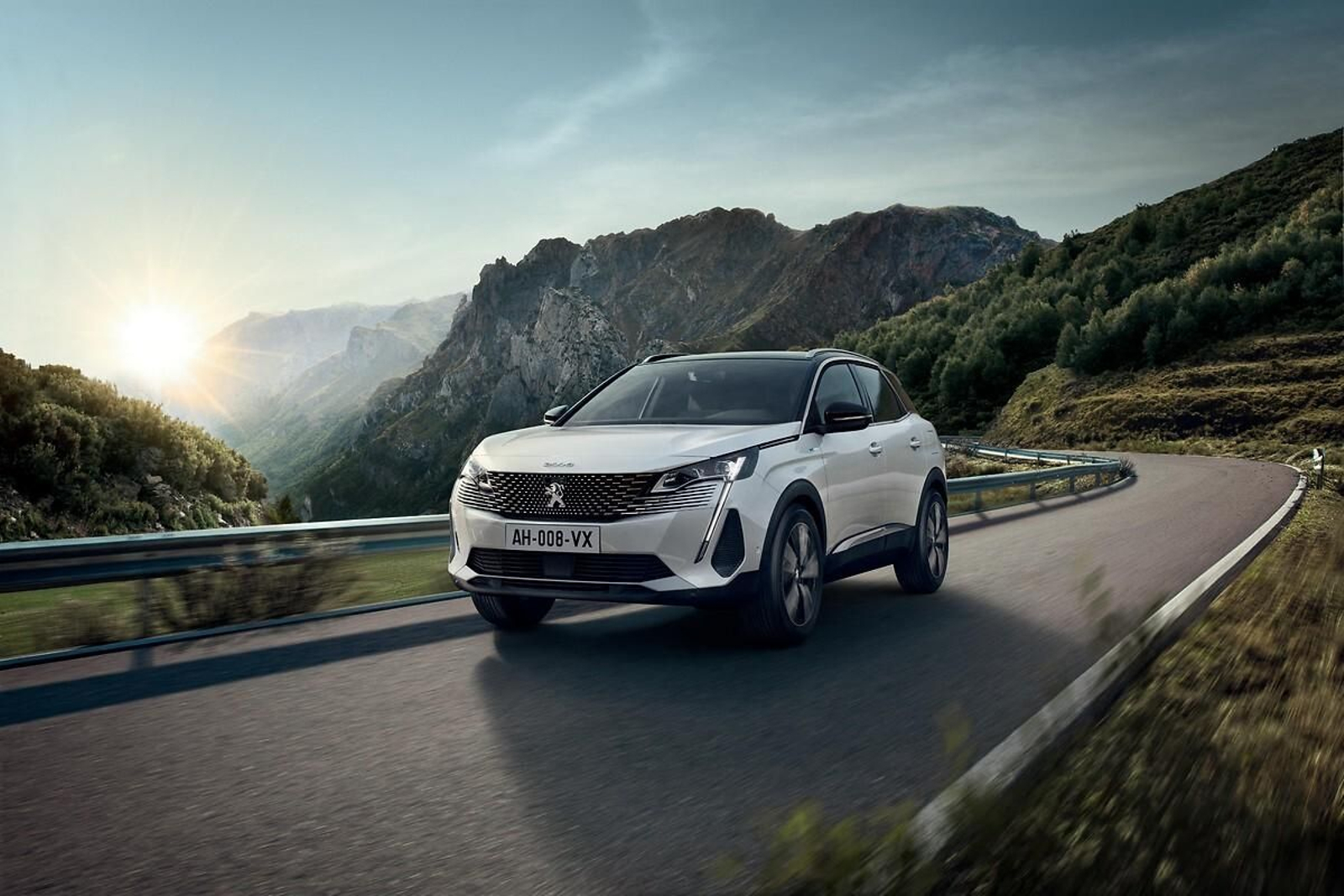 Los híbridos son los coches predilectos de los españoles antes la incertidumbre que provocan los precios de los combustibles.