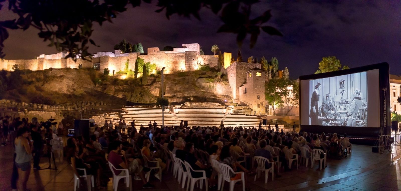 Entorno monumental para un acontecimiento llamado cine: definitivamente, se han vuelto locos.