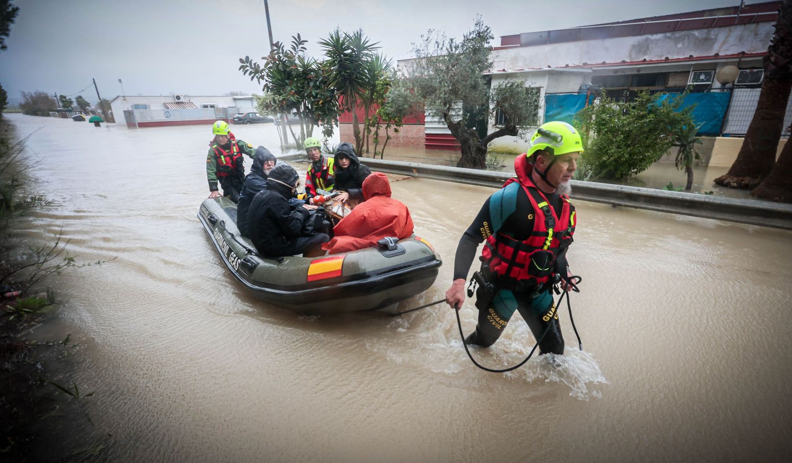 Así trabajan los grupos de élite de la Guardia Civil en las inundaciones en Jerez
