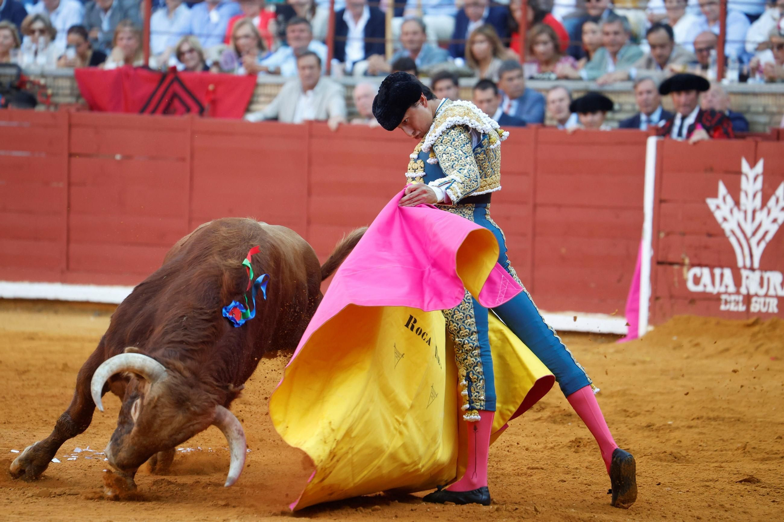 Manuel Román, Juan Ortega y Roca Rey, en la plaza de toros de Córdoba