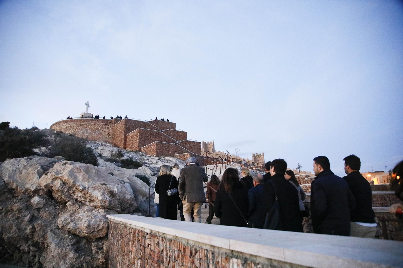 Las mejores imágenes del encendido de luces en el Cerro de San Cristobal de Almería