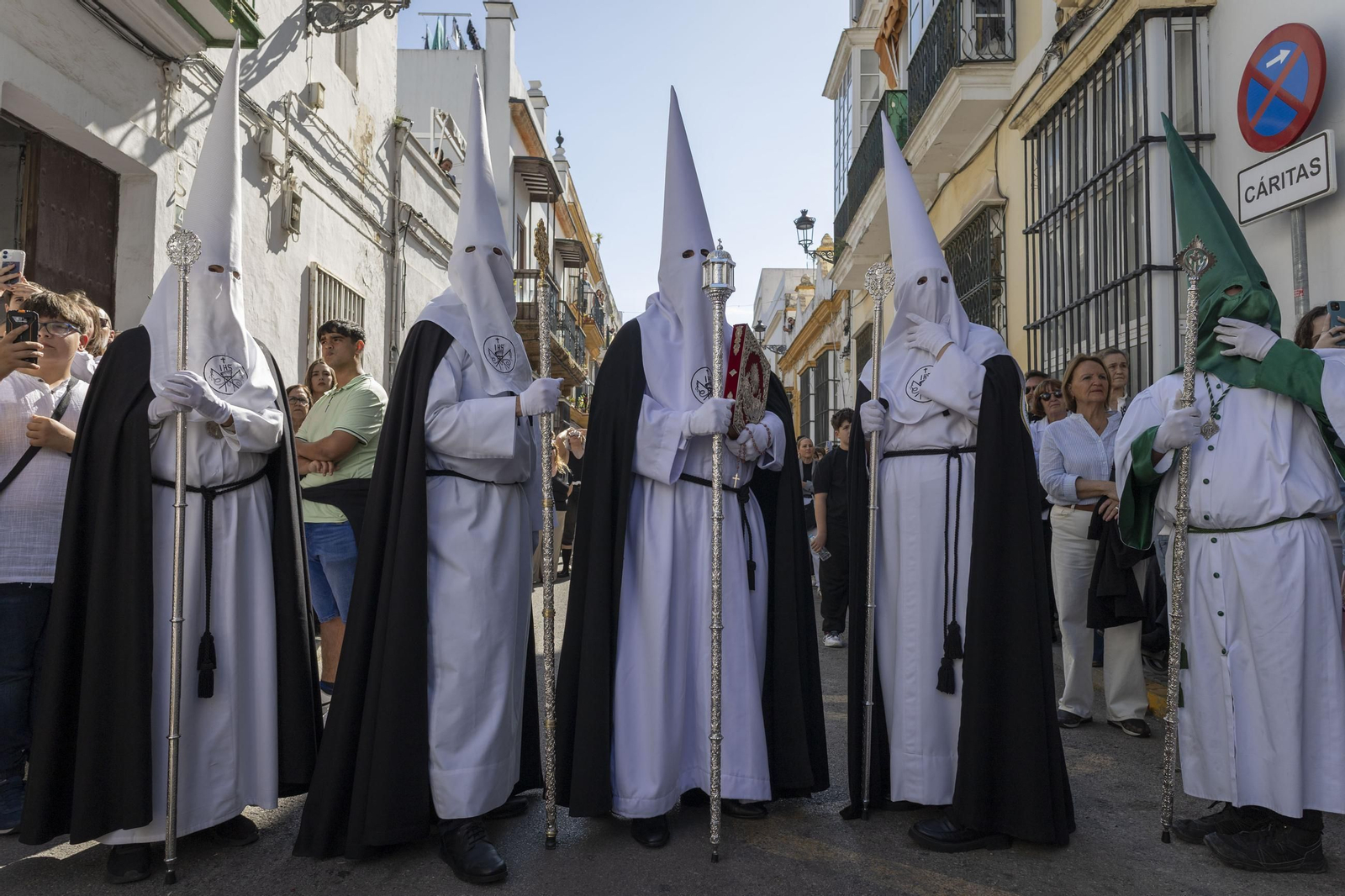 Imágenes de la salida de Flagelación en la Semana Santa de El Puerto 2025