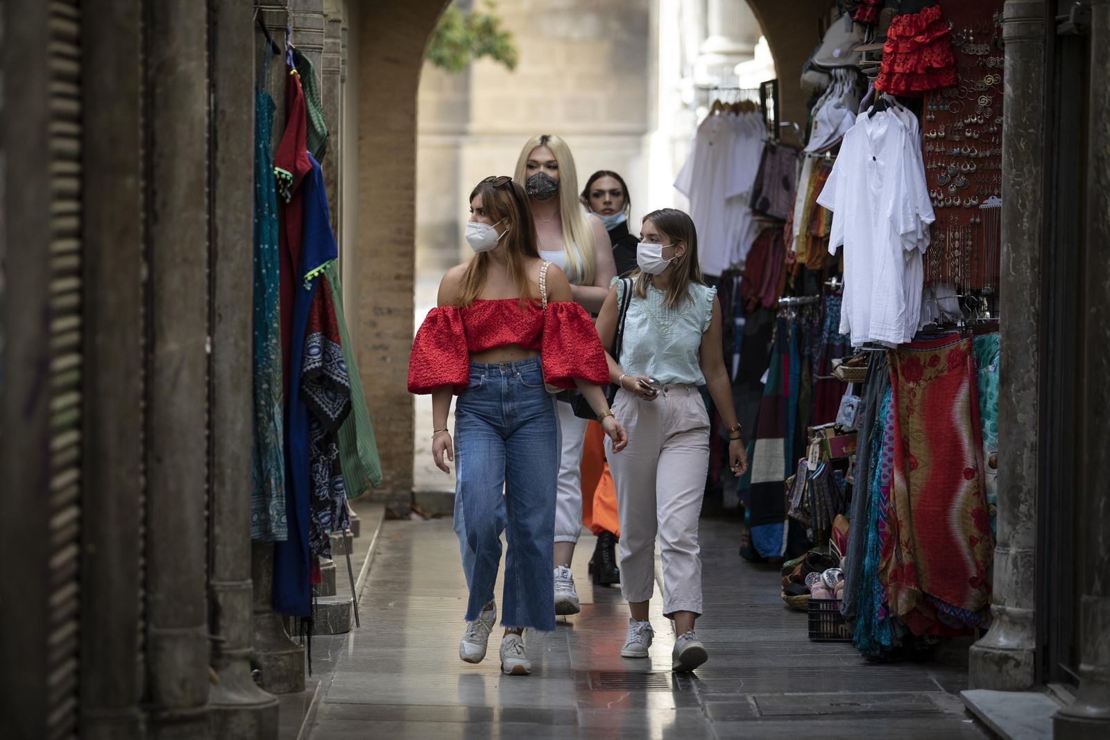 Tiendas  de la Alcaiceria y de la calle Caldererias en Granada