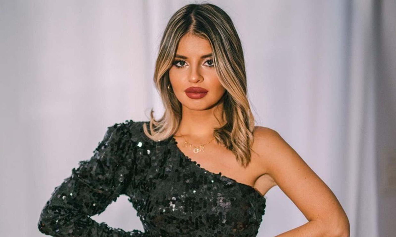 La influencer Natalia Osona se estrena en la Feria de Abril de Sevilla,