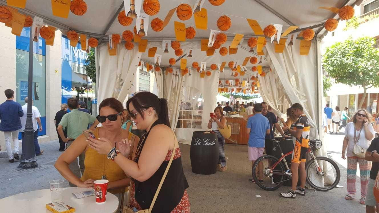 Feria de día organizada por el Catering Rafael en la calle Marina.