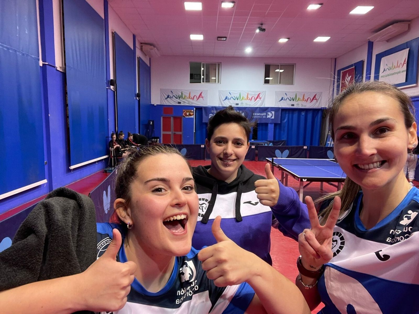 Ana García,  Enríquez y Galonja celebran la victoria ante el Son Cladera.