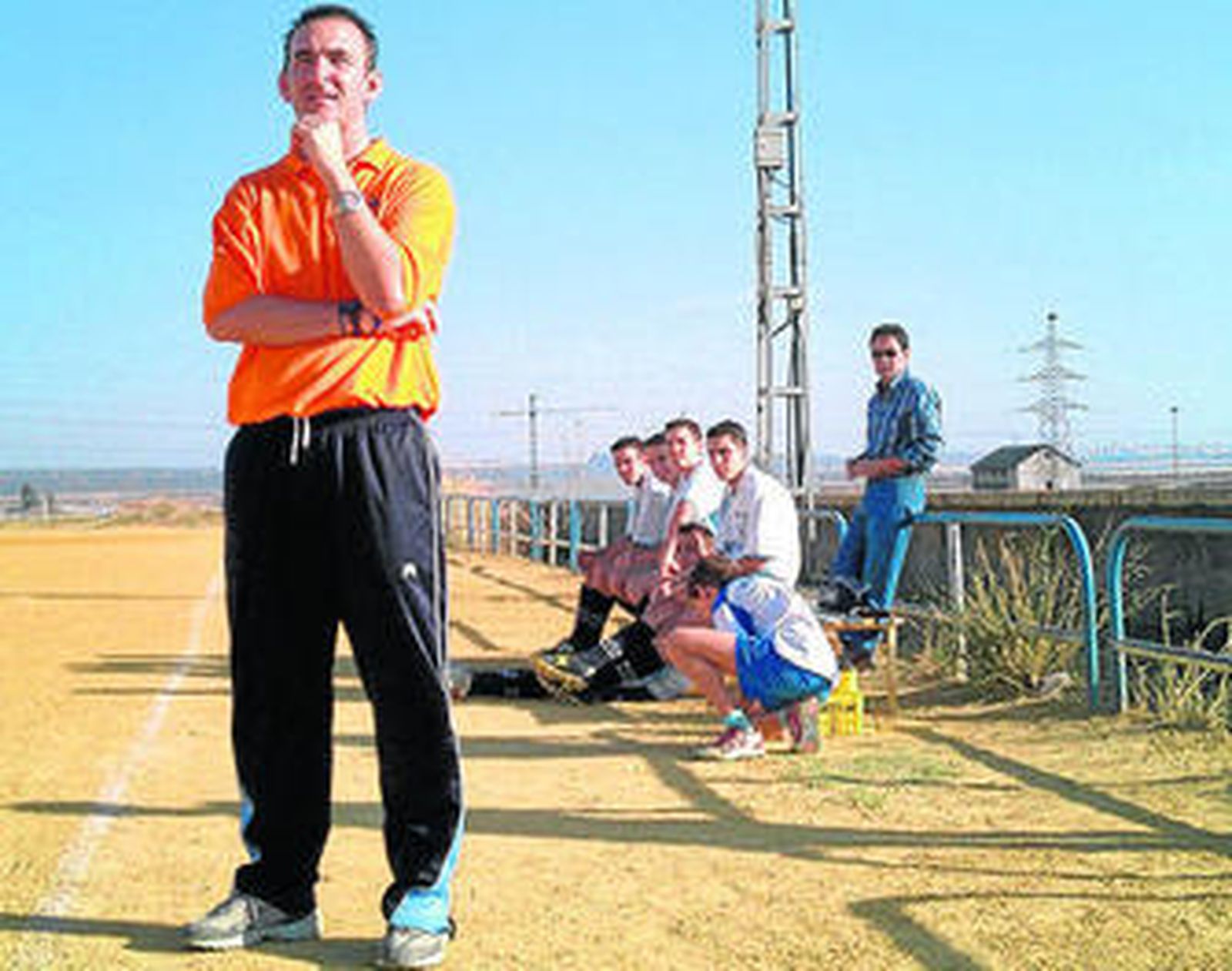 Pedro Martín, tras superar al Trigueros Balompié, dirigió al Bonares hasta la eliminatoria definitiva para el ascenso.