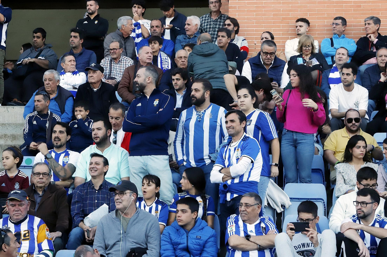 Gran ambiente en las gradas del Nuevo Colombino para el Recre-At Sanluqueño, en imágenes