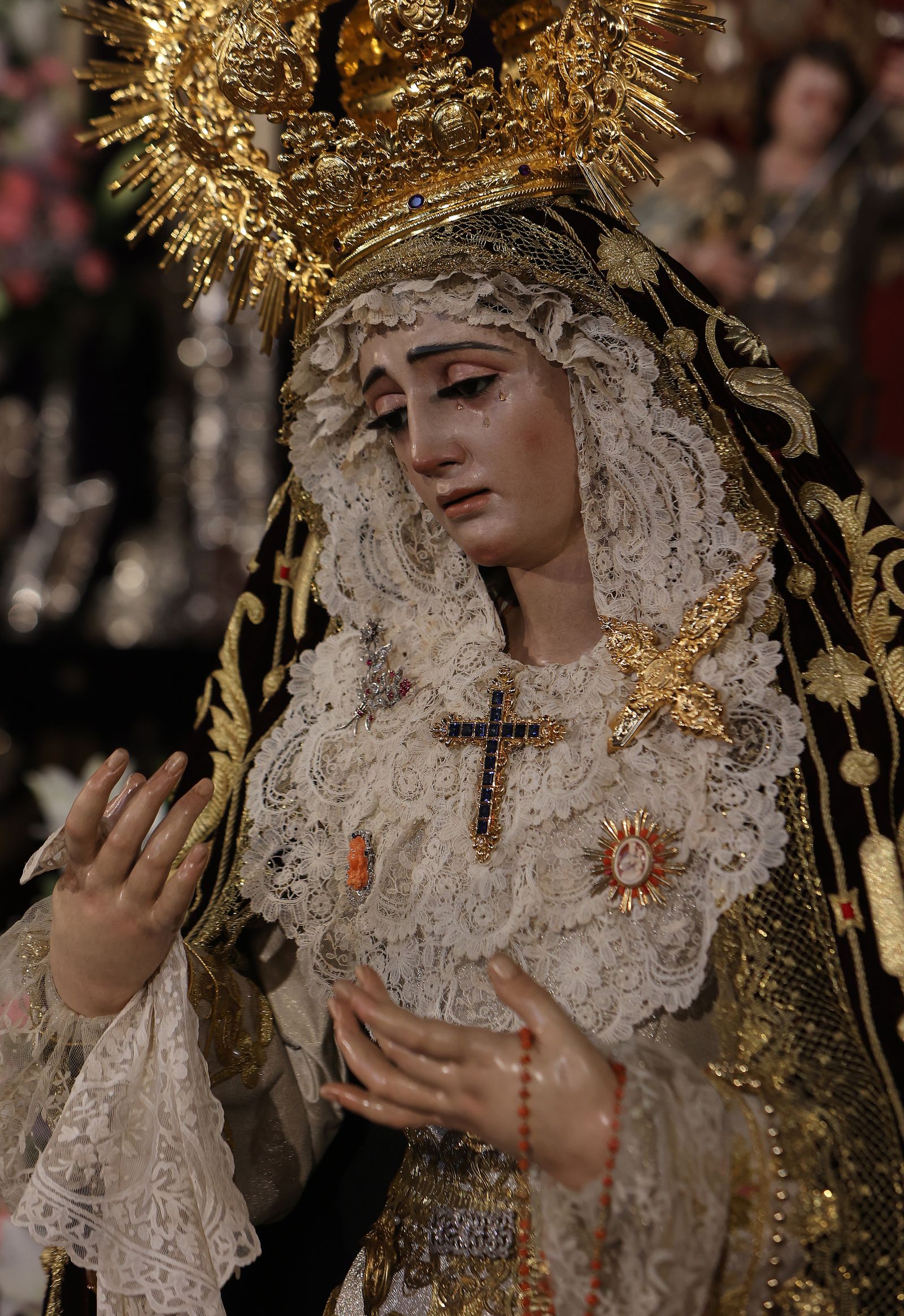 Las impresionantes imágenes de la Virgen de la Victoria en su besamanos