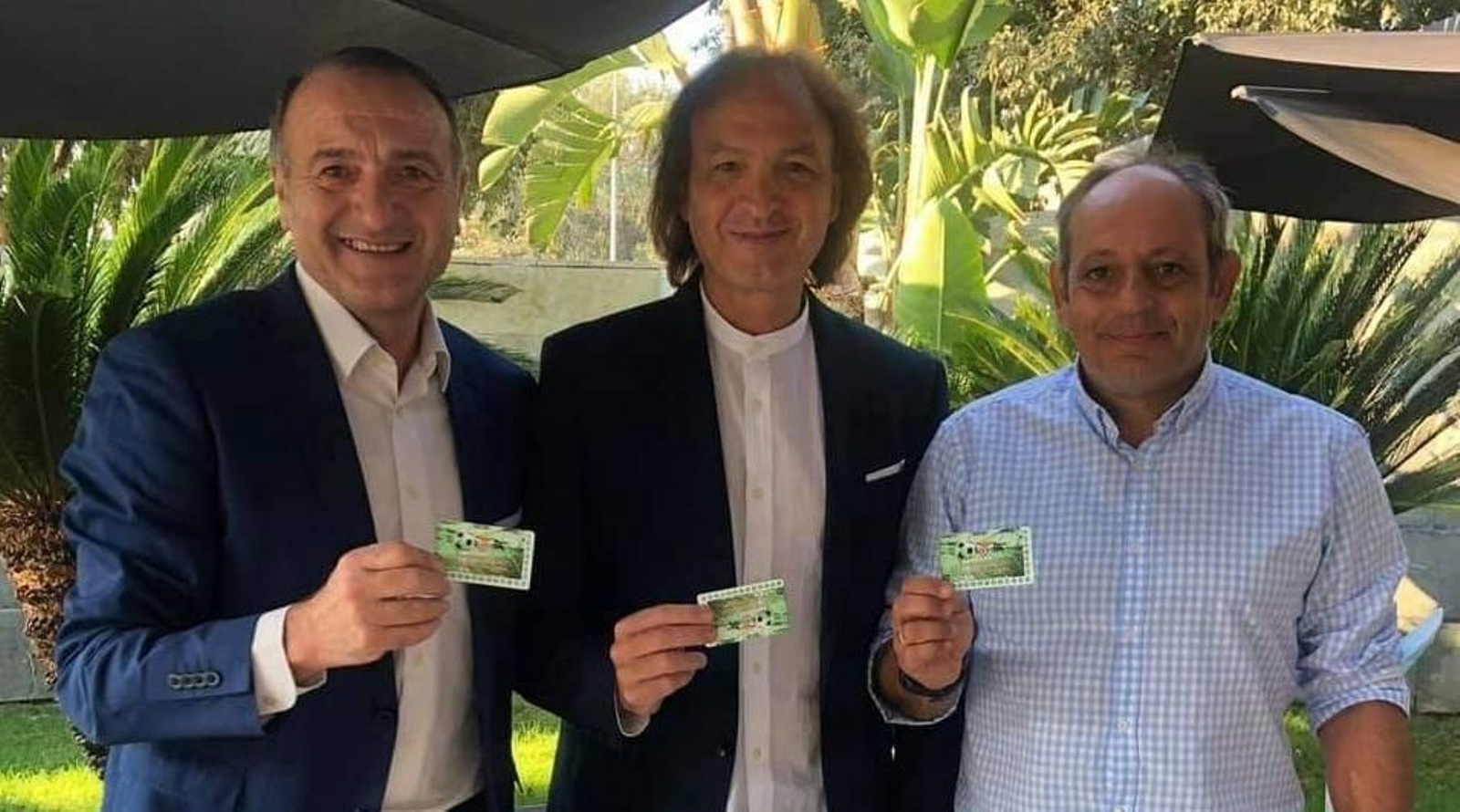 Pedro Campos posa junto a Rafa Saco y Nandi, impulsores de este proyecto.