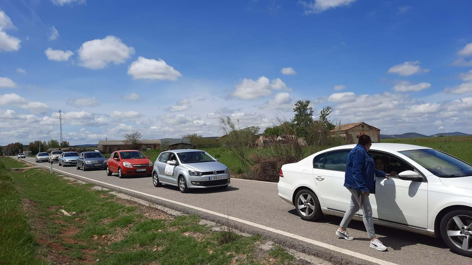 La protesta en Valsequillo contra el cierre del paso a la ermita de la Virgen de Fátima, en imágenes