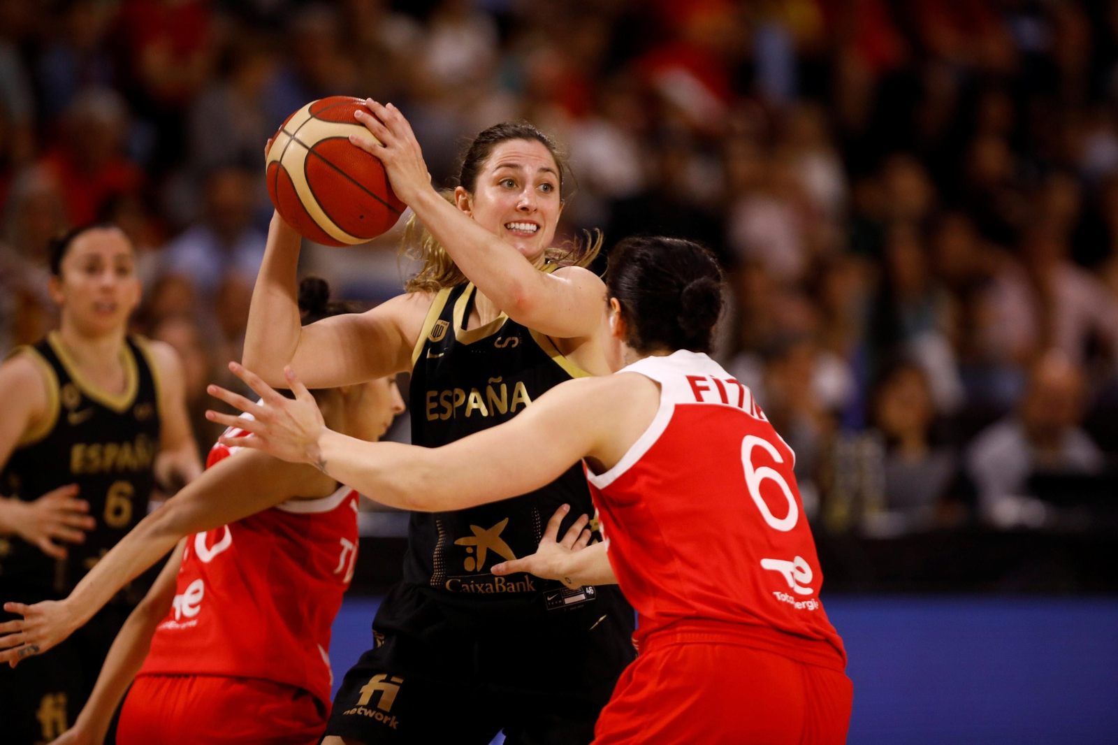 Las mejores fotos del triunfo de la selección española femenina de baloncesto sobre Turquía en Córdoba