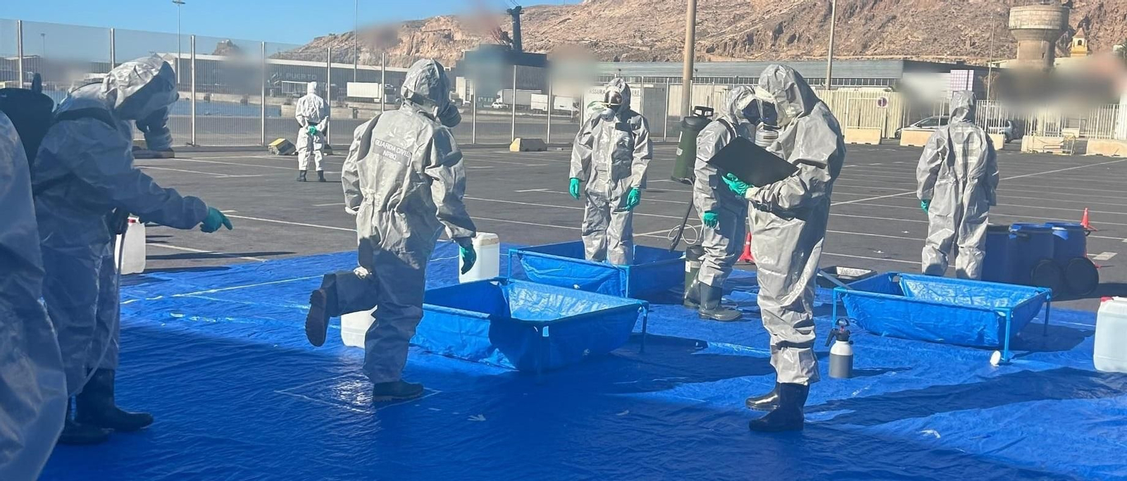 Los agentes participan en uno de los ejercicios de la formación