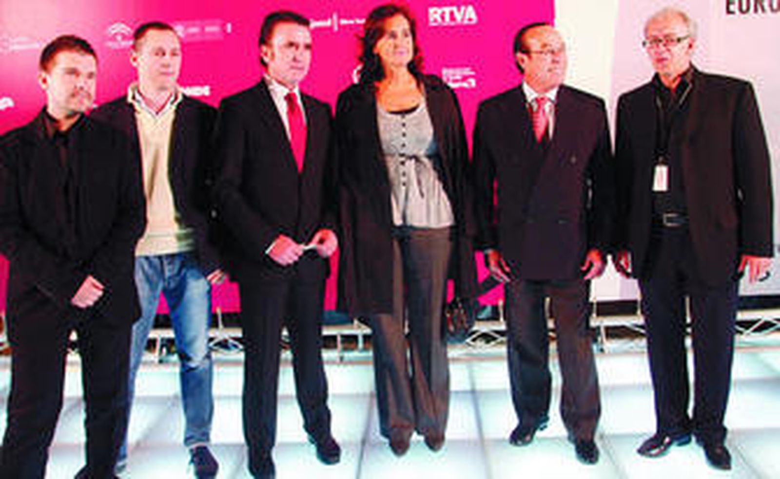 El estreno congregó a personalidades del mundo del toreo como Curro Romero y Ortega Cano.