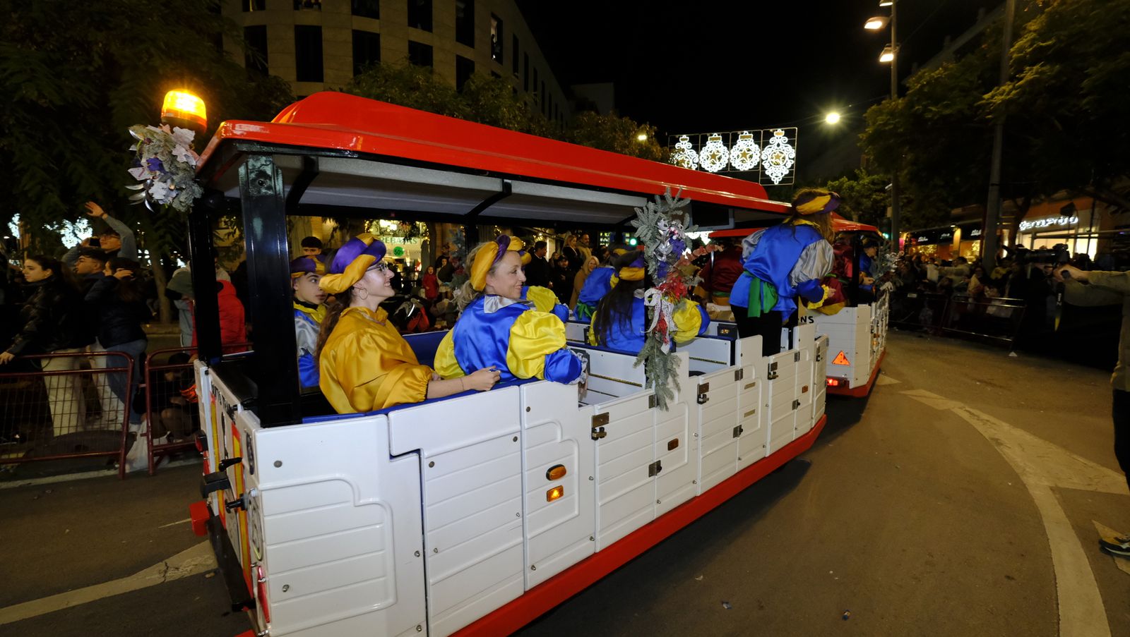 Fotogalería de la Cabalgata de Reyes Magos en Almería