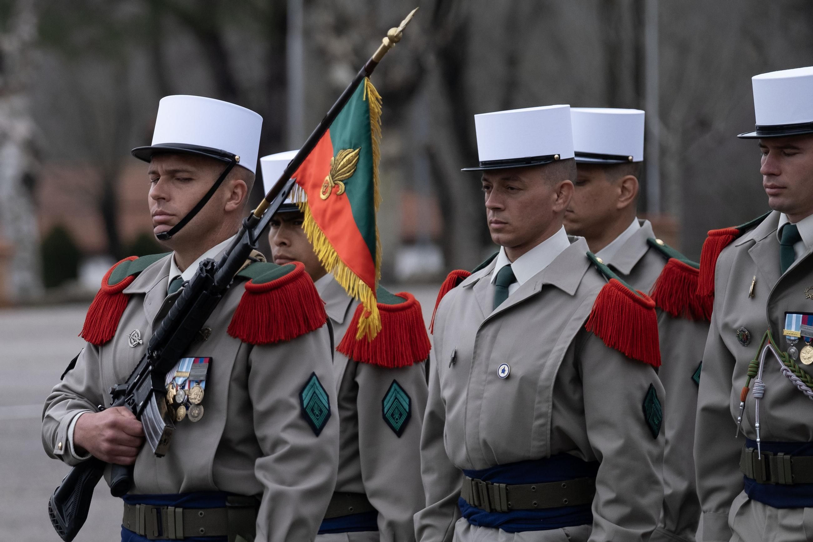 Entrega del 'Képi blanc' a los nuevos efectivos de la Legión Extranjera francesa en Ronda, en imágenes