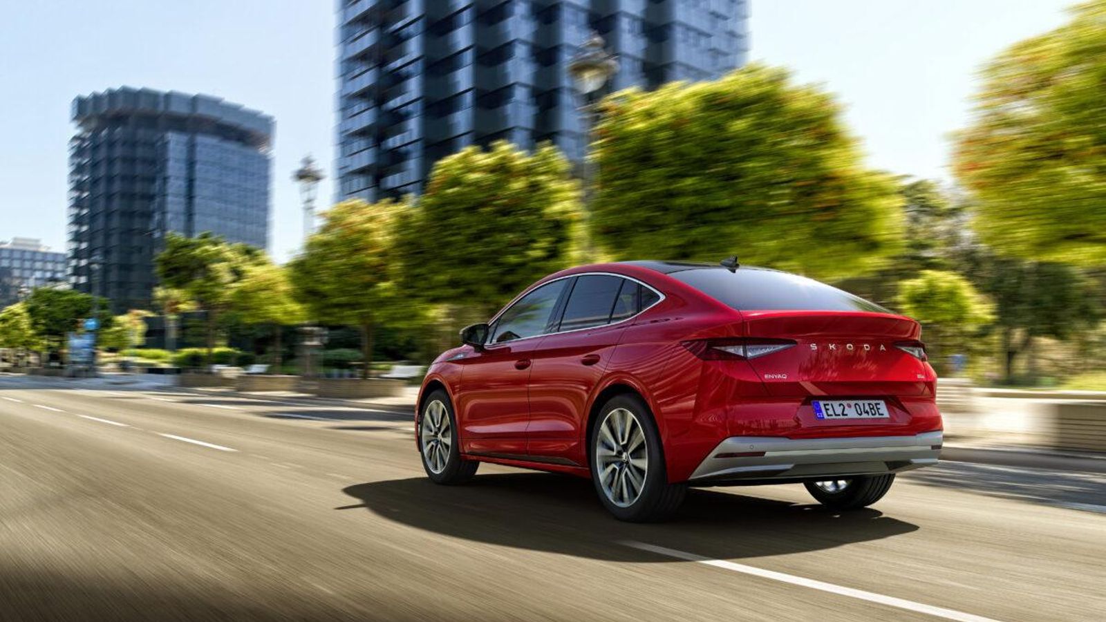 Los Skoda Enyaq L&K estarán a la venta tanto con la carrocería SUV, como con la SUV coupé.