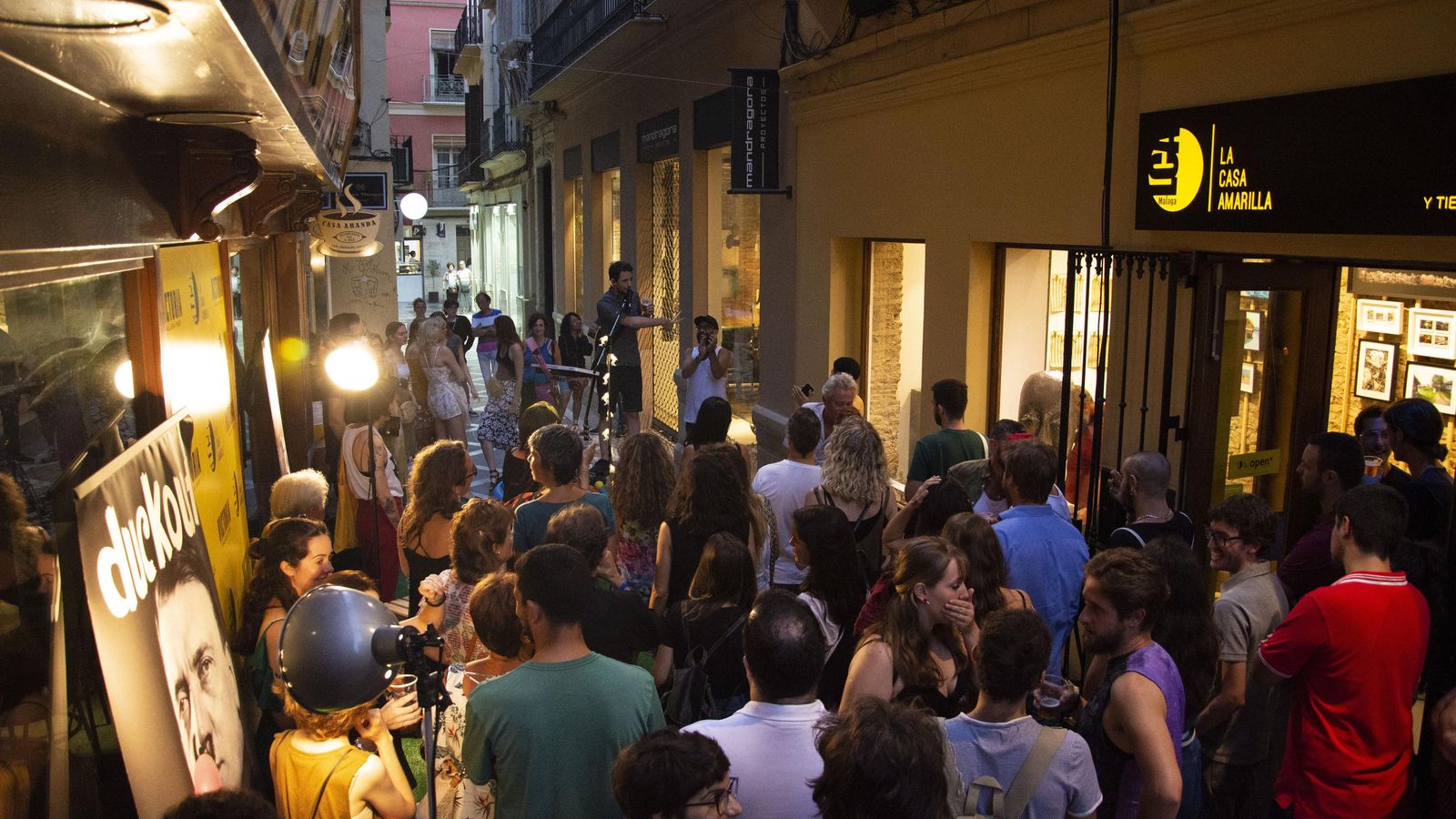 Los vecinos aprecian mucho las actividades callejeras de La Casa Amarilla.