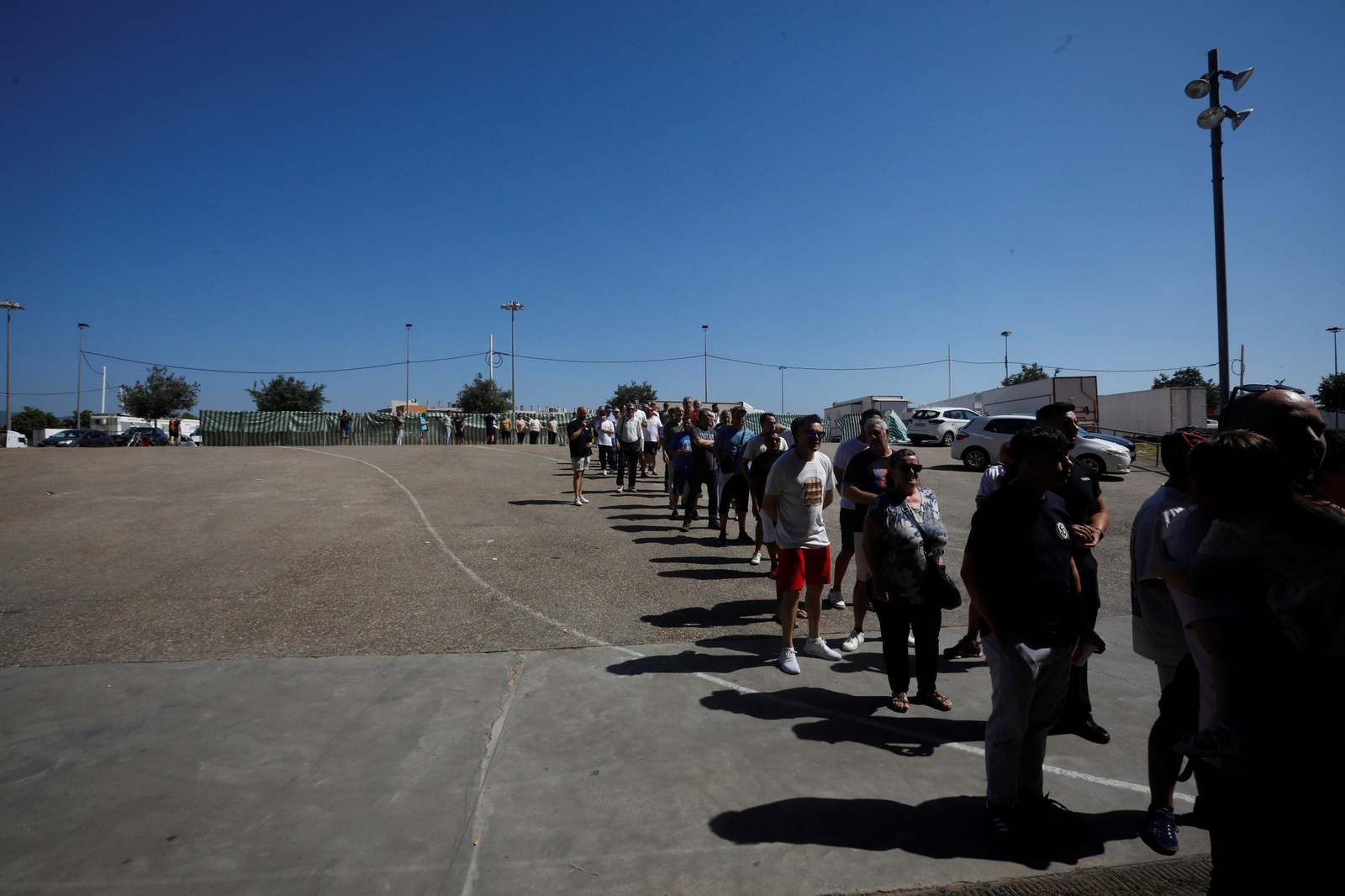 Colas en El Arcángel para hacerse con las entradas de los partidos del Córdoba CF ante la Ponferradina