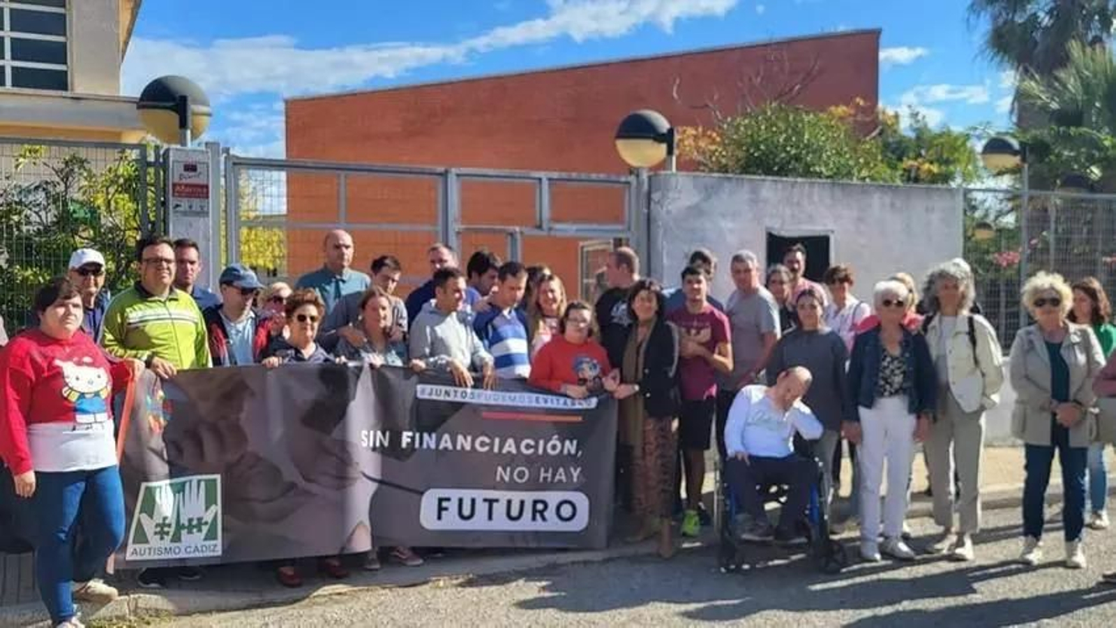Concentración en Autismo Cádiz por la "grave situación" de los servicios de Discapacidad. Concentración en Autismo Cádiz por la "grave situación" de los servicios de Discapacidad.