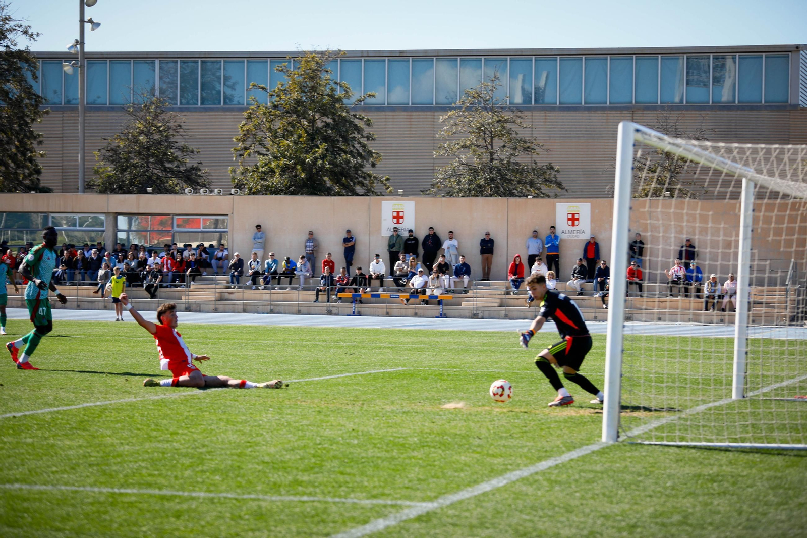 Las imágenes de Segunda RFEF entre Almeria B y recreativo de Granada