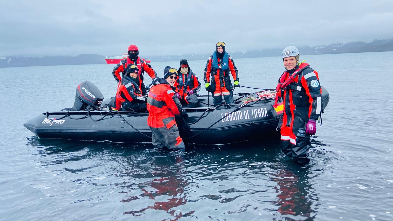 Equipo de UJA en la Antartida.