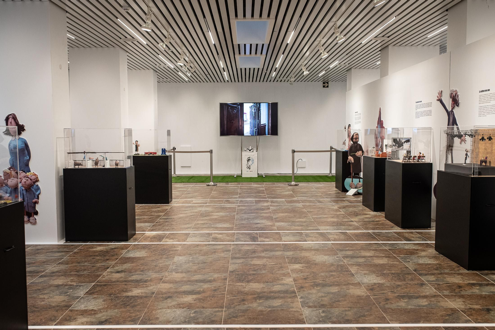 Imágenes de la inauguración de la exposición "200 años construyendo provincia"