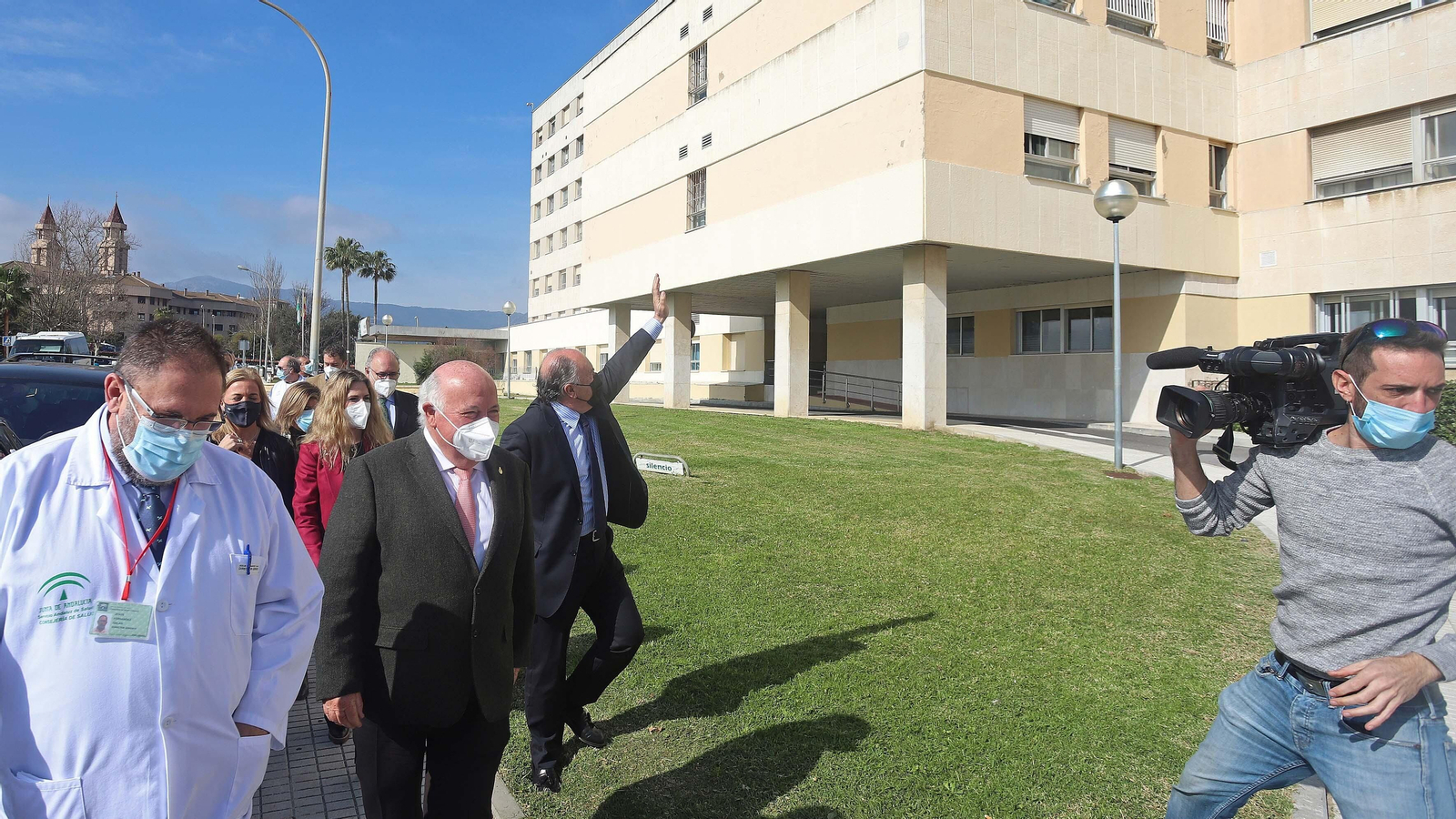 Visita de Jesús Aguirre al hospital Punta Europa en Algeciras