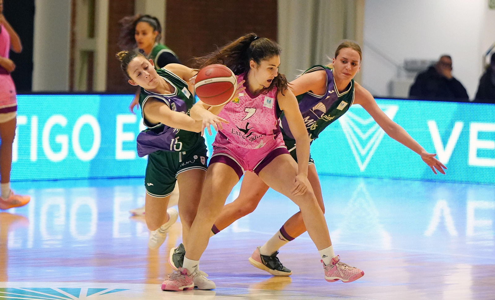 El Unicaja Mijas consigue una gran victoria ante el Al-Qazeres (92-80)
