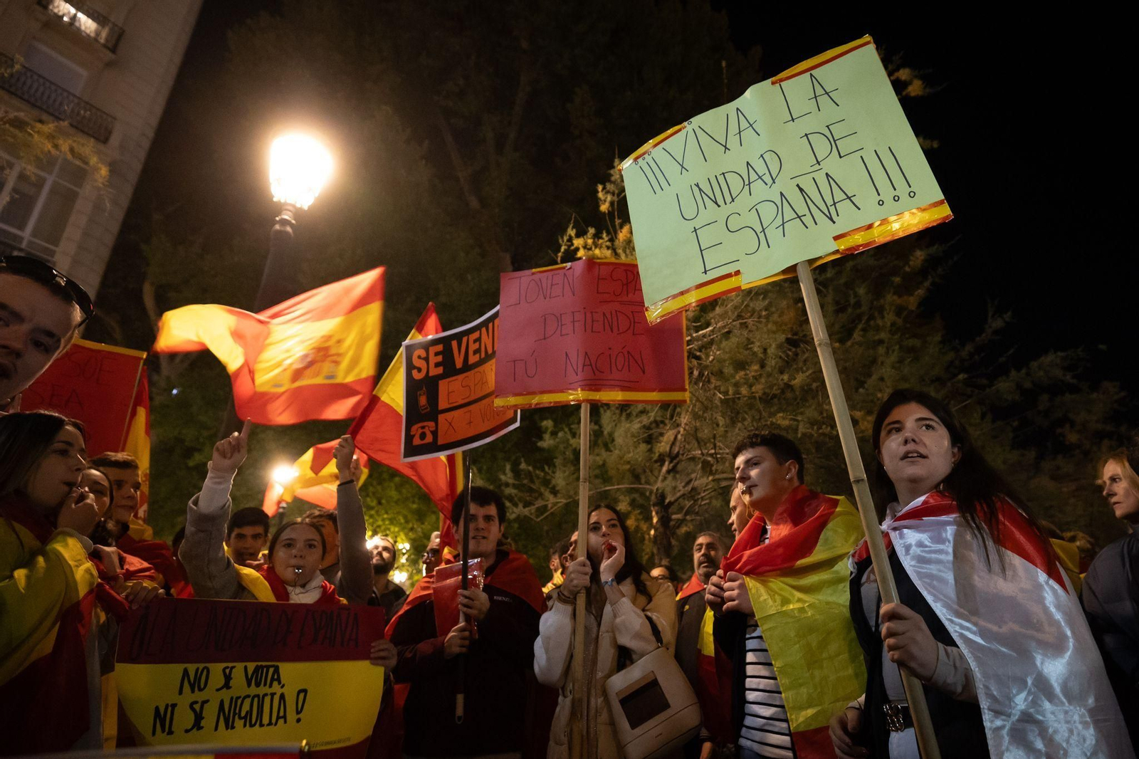 Manifestación contra la amnistía por las calles de Granada