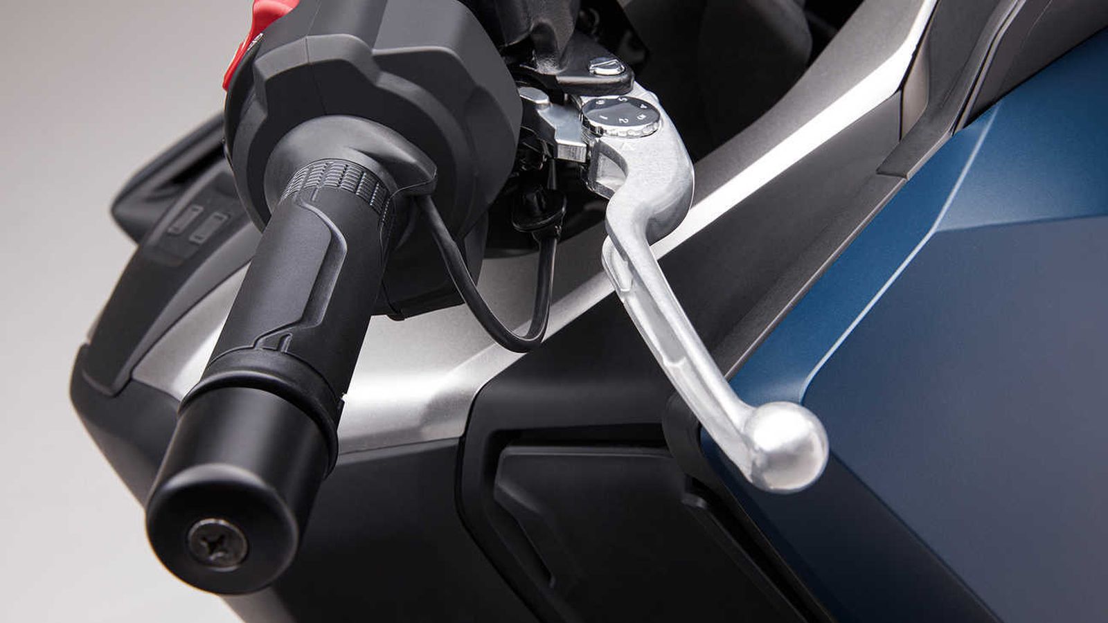 Puños calefactables de la Honda Forza 750