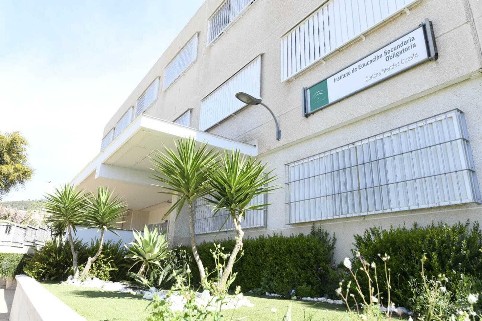 La fachada principal del instituto Concha Méndez Cuesta de Torremolinos.