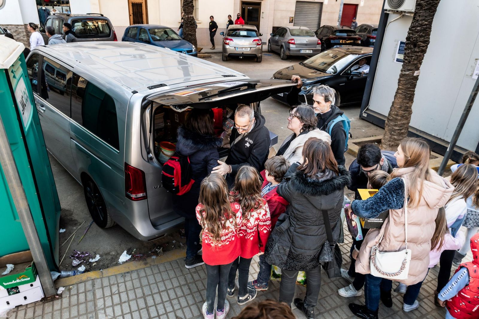 ONG Despertar, Carranque Toledo, repartiendo regalos.