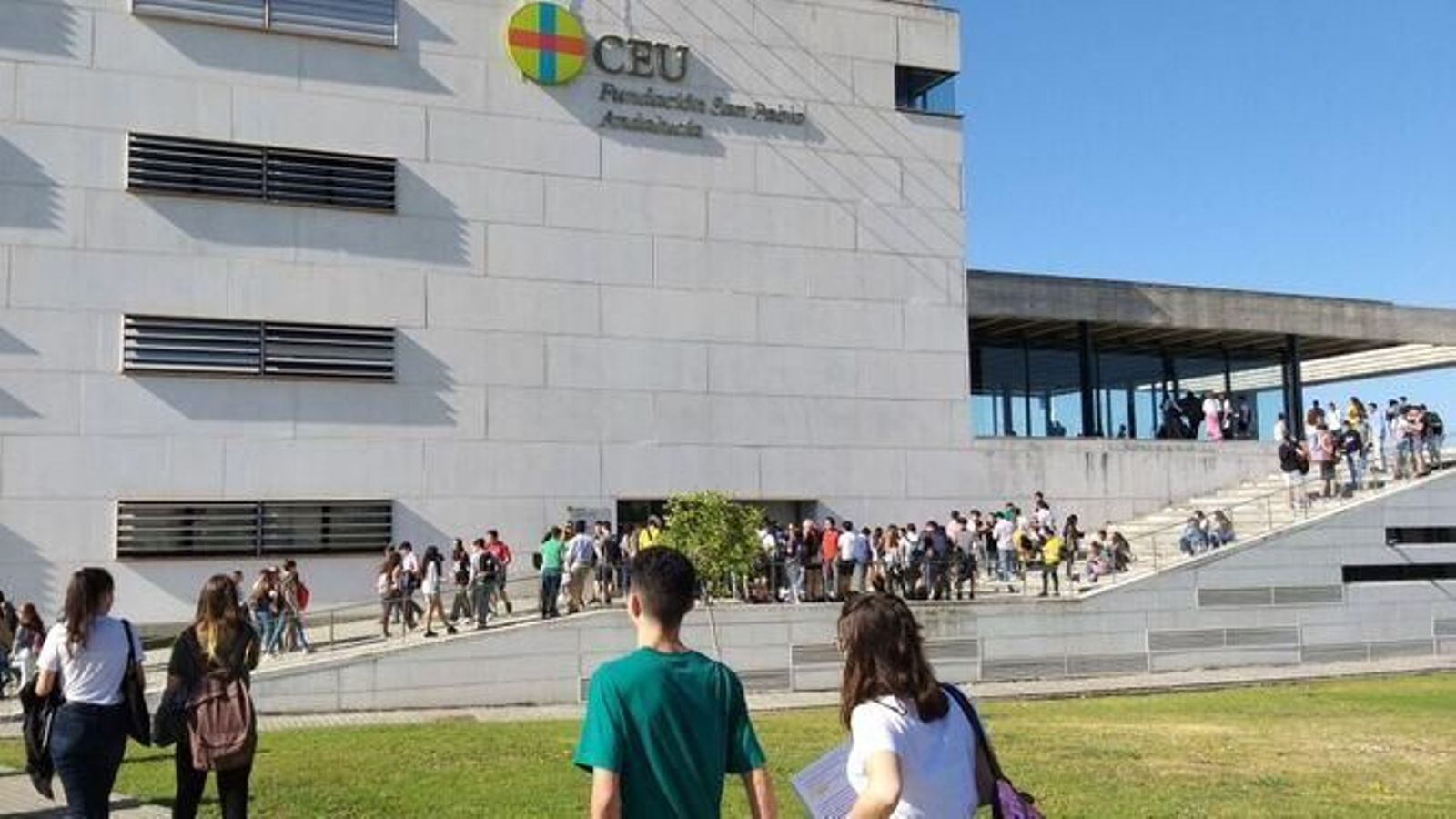 Las instalaciones que posee el CEU San Pablo en Bormujos.
