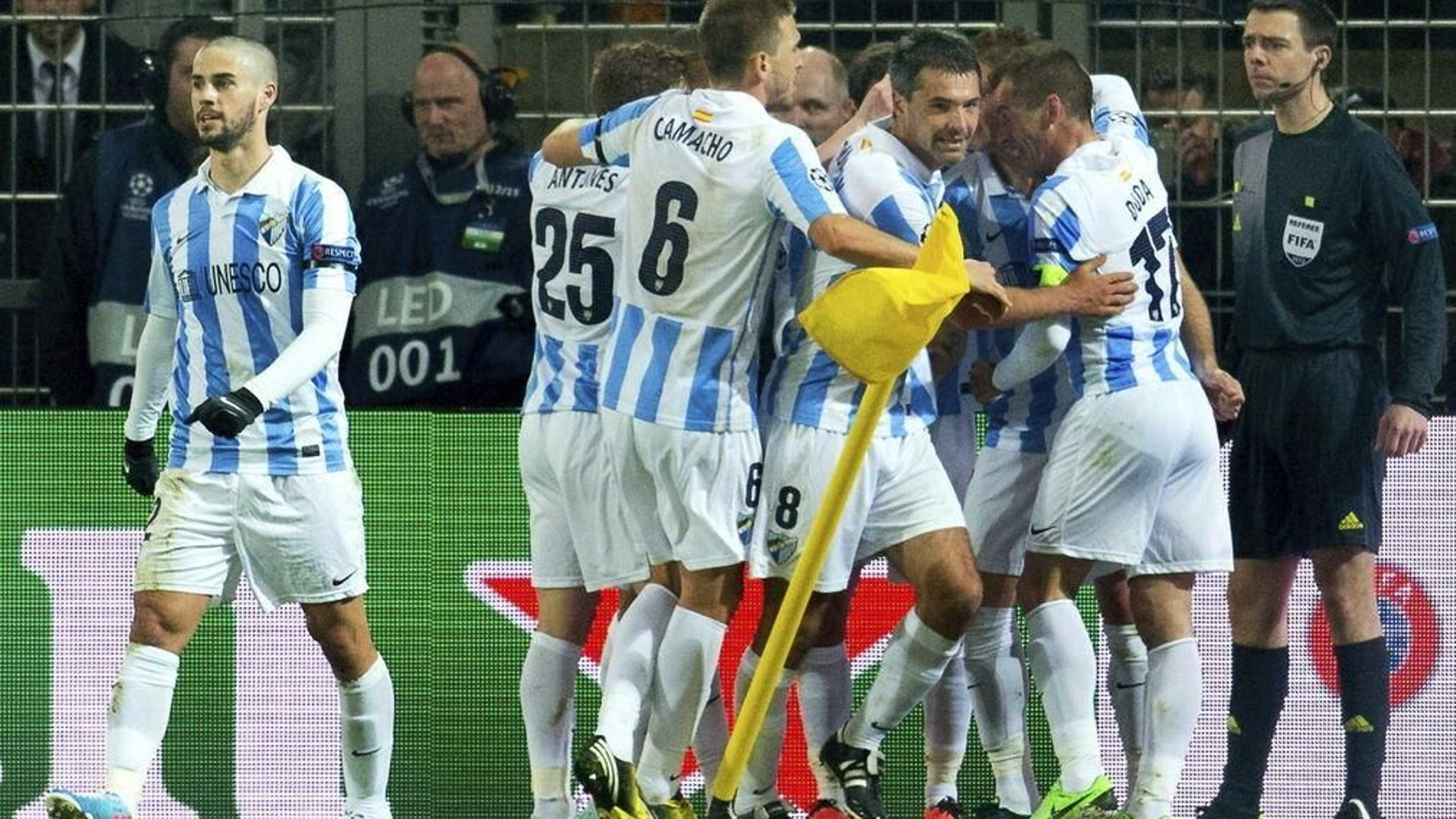 Las imágenes del Borussia Dortmund-Málaga, que cumple siete años.