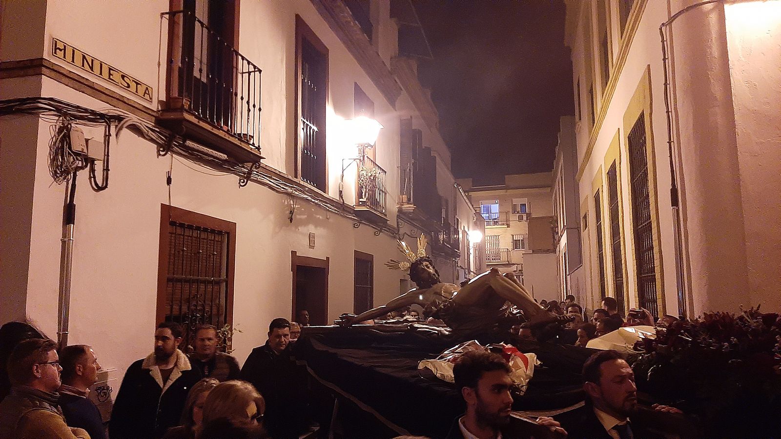 Via crucis del Cristo de la Buena Muerte de la hermandad de la Hiniesta