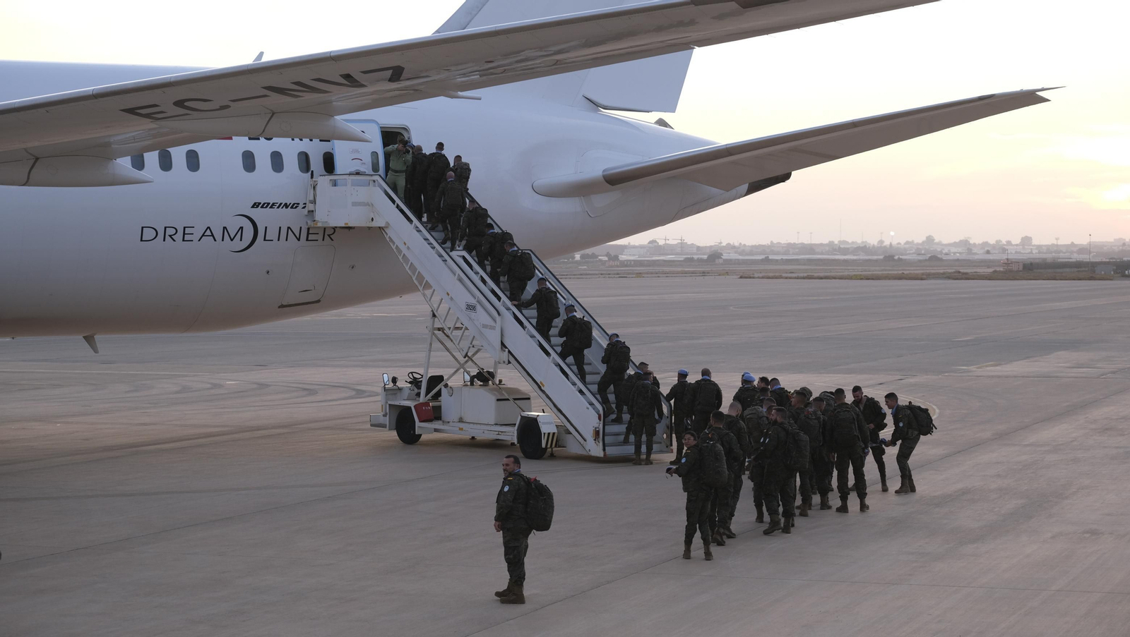 Imágenes de la salida del segundo contingente de La Legión con destino el Líbano