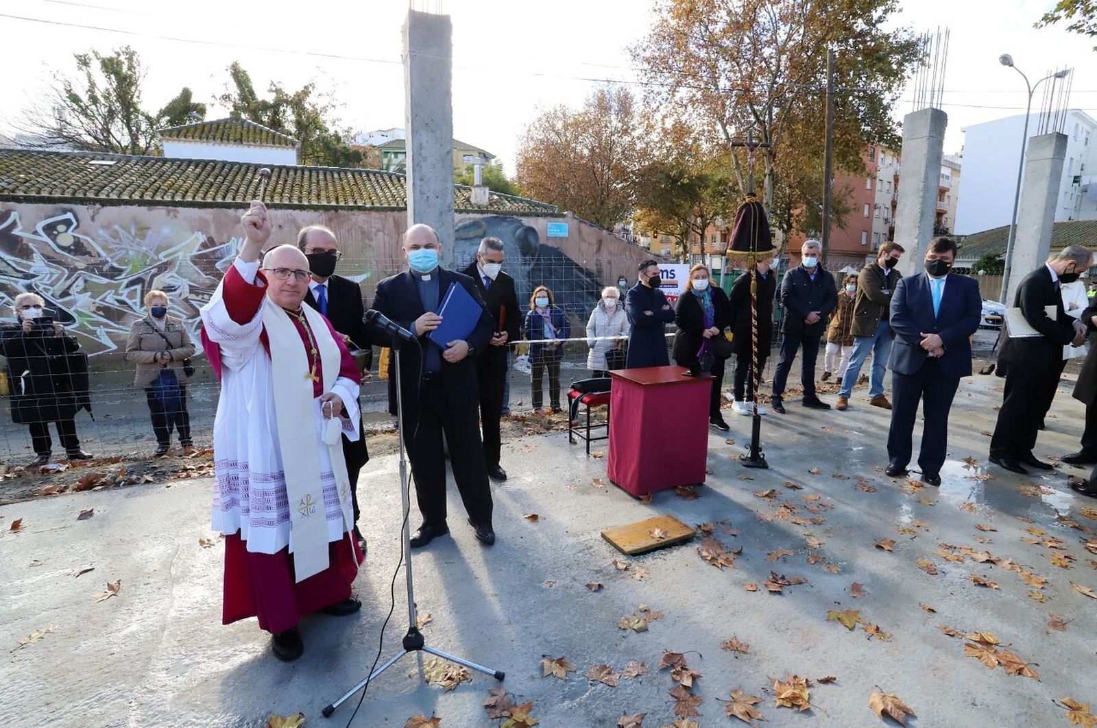 Santiago Gómez en la bendición de la primera piedra de la iglesia de Cristo Sacerdote.