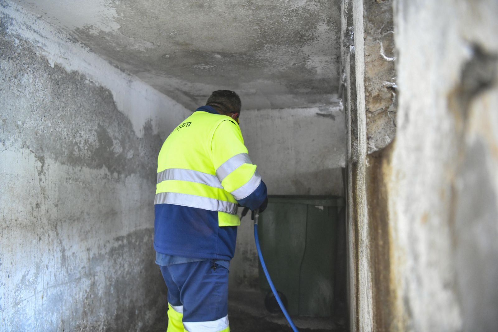 Fotos: acción contra el vandalismo y la suciedad en el Albaicín