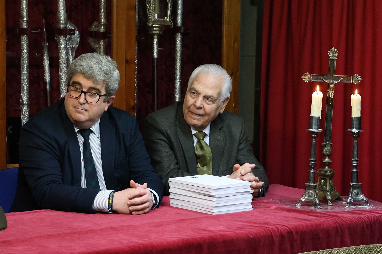 Imágenes del cartel al Cristo de la Vera+Cruz para la salida de la Legión en Huelva