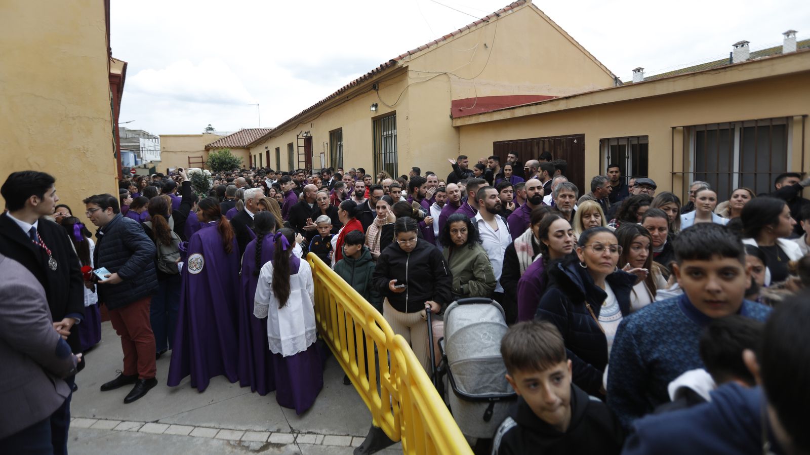 Fotos del Jueves Santo en La Línea: Perdón y la Salud, Gran Poder y Angustias