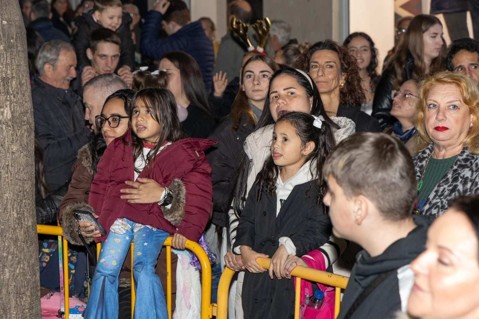 Jaén enciende su Navidad con sus habitantes echados a la calle