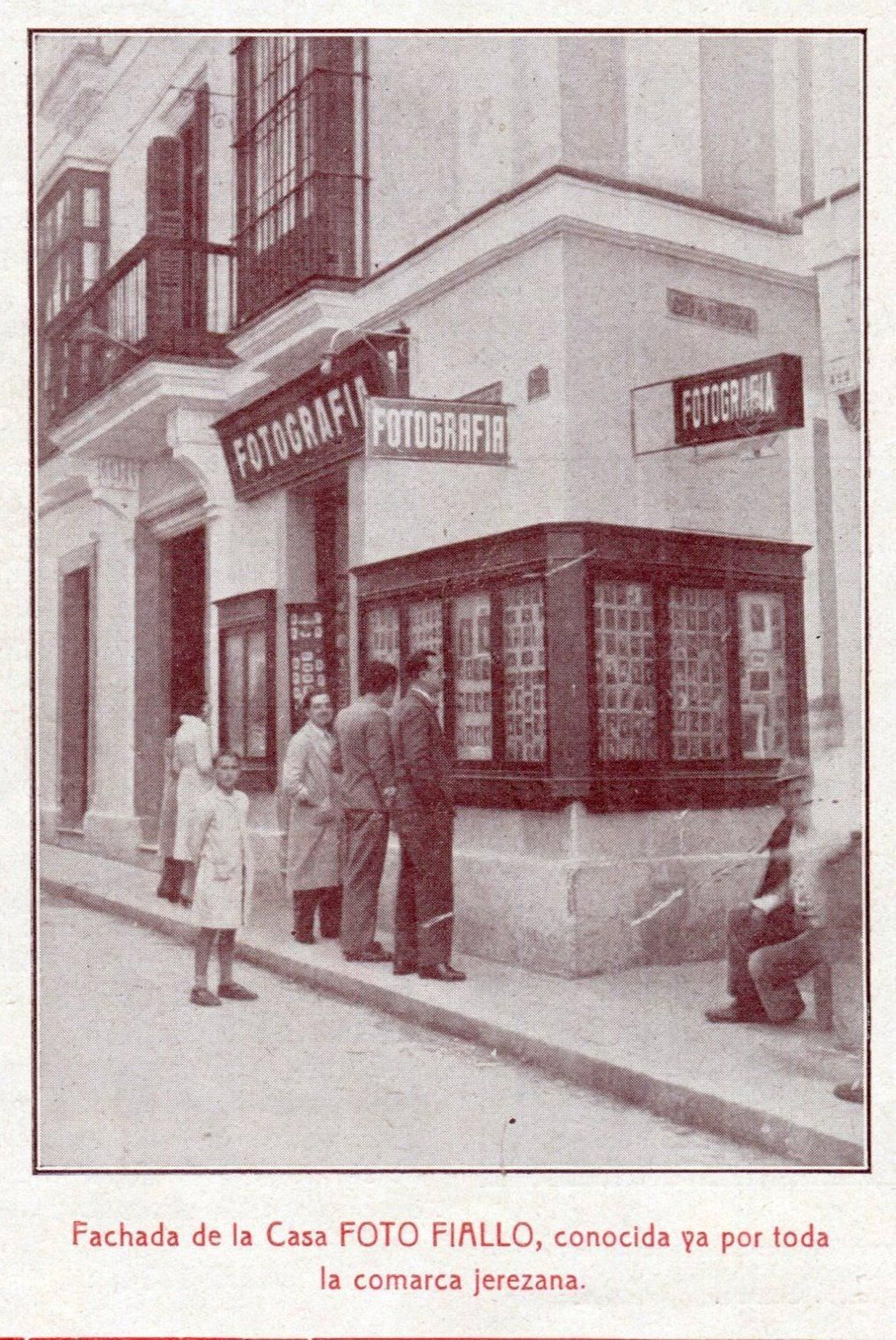 Estudio fotográfico de Fiallo en calle Santa María. Estudio fotográfico de Fiallo en calle Santa María.