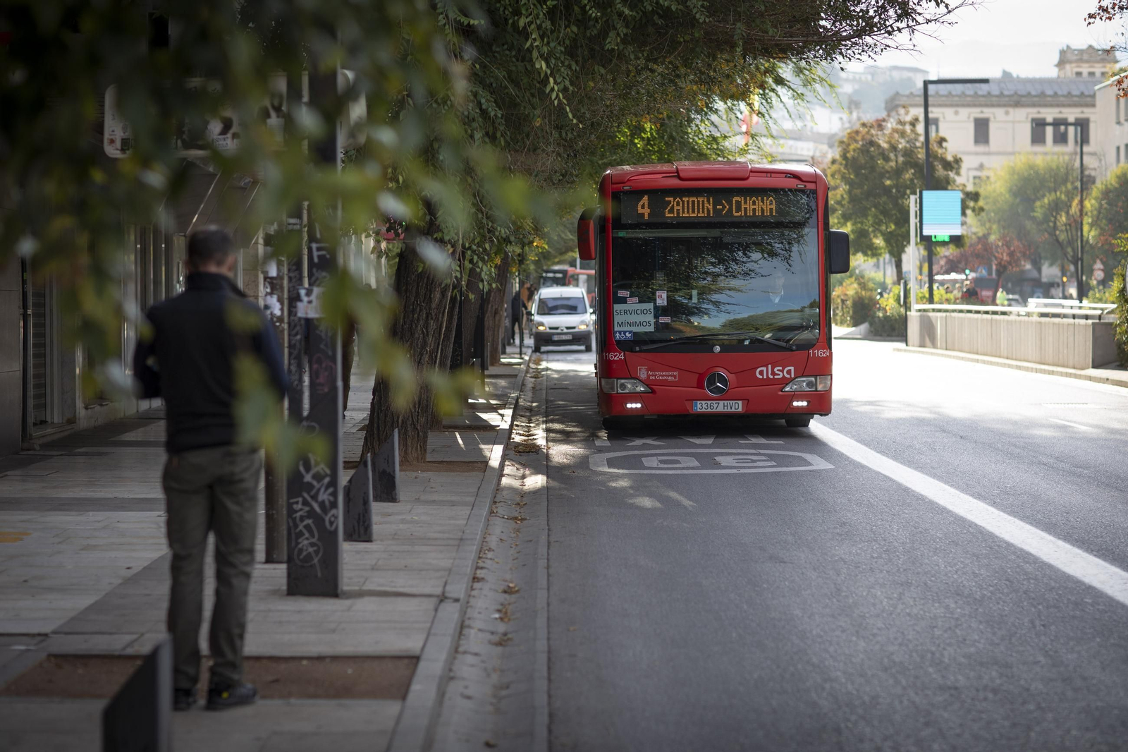El primer día de la huelga de transporte de viajeros de Granada, en imágenes