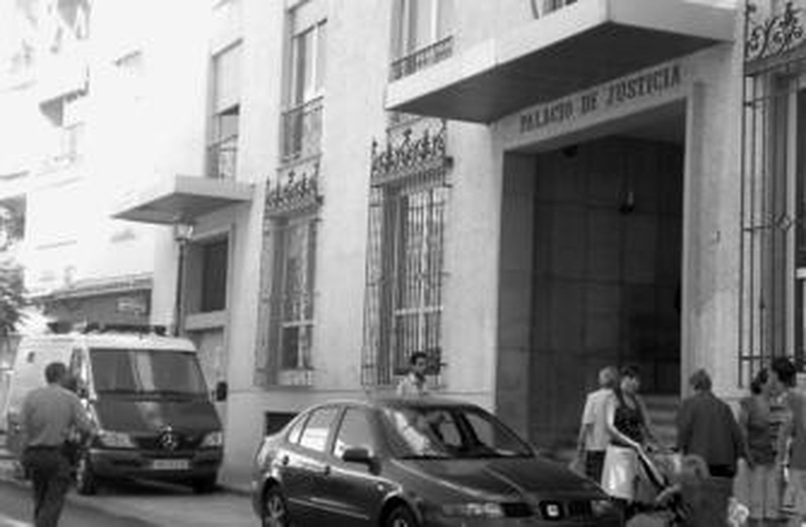 Fachada del edificio principal de los juzgados de Fuengirola.