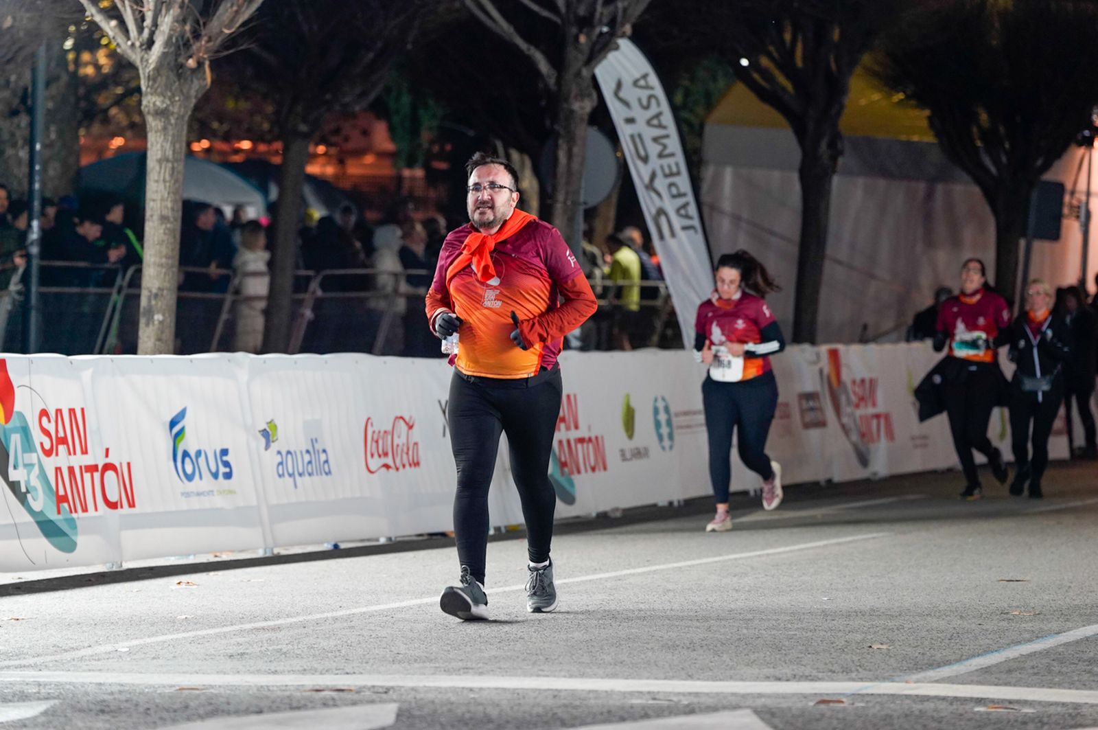 En imágenes: búscate en tu llegada a meta de la Carrera de San Antón 2026 (5)