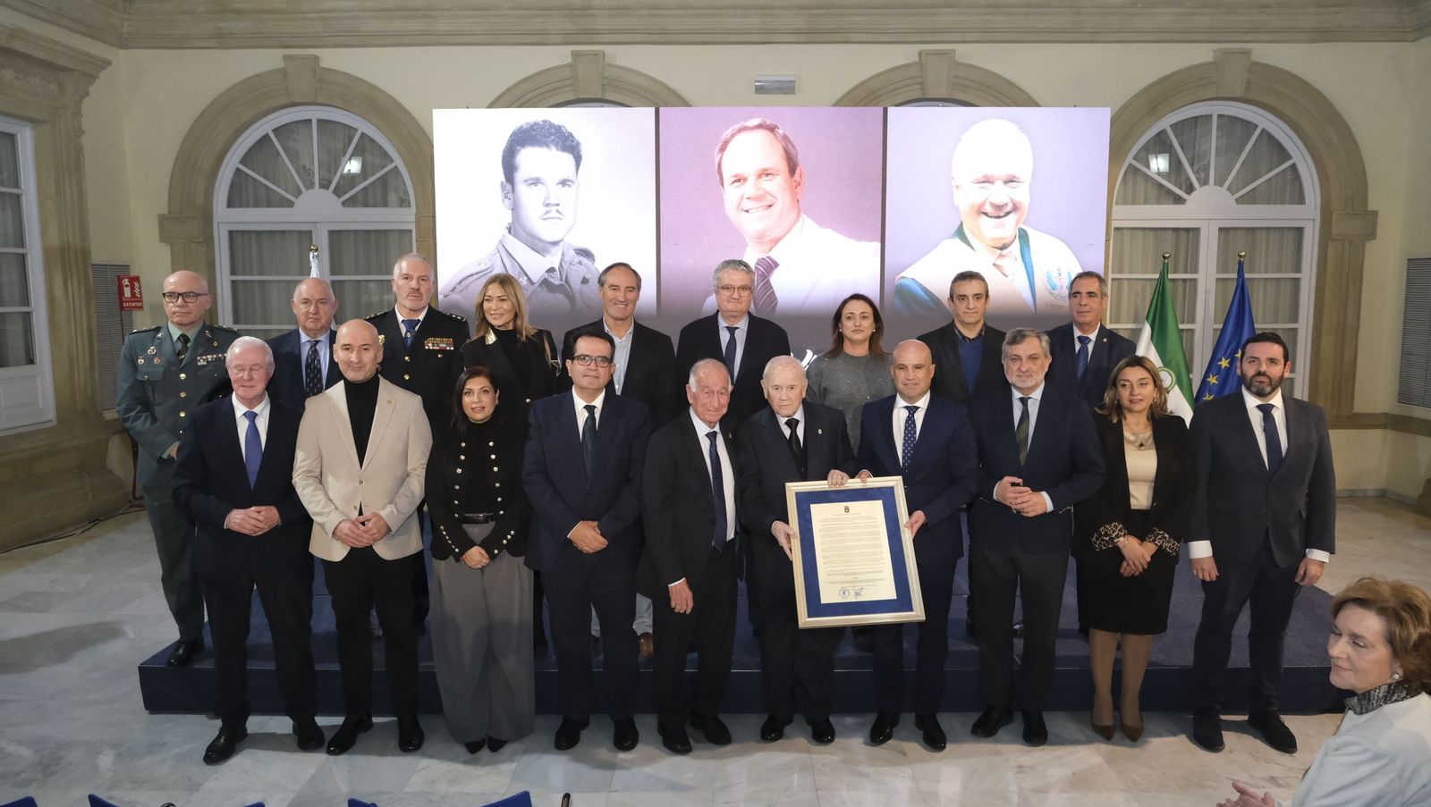Las fotografías de la entrega del Escudo de Oro de la Provincia al Doctor Francisco Ortega Viñolo