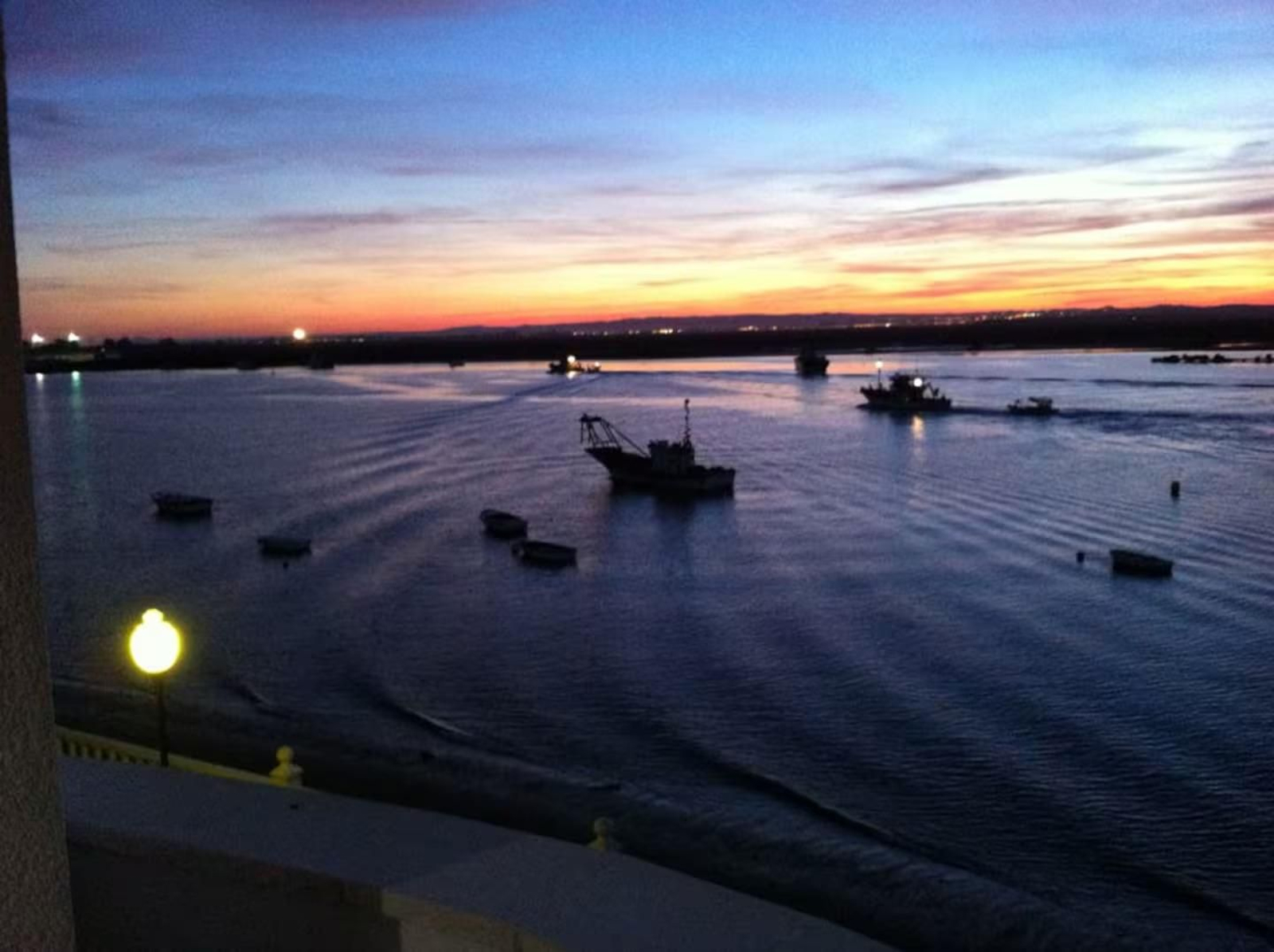 Dormir en un faro es posible en este bello pueblo de Huelva: "Con vistas privilegiadas al mar" Dormir en un faro es posible en este bello pueblo de Huelva: "Con vistas privilegiadas al mar"
