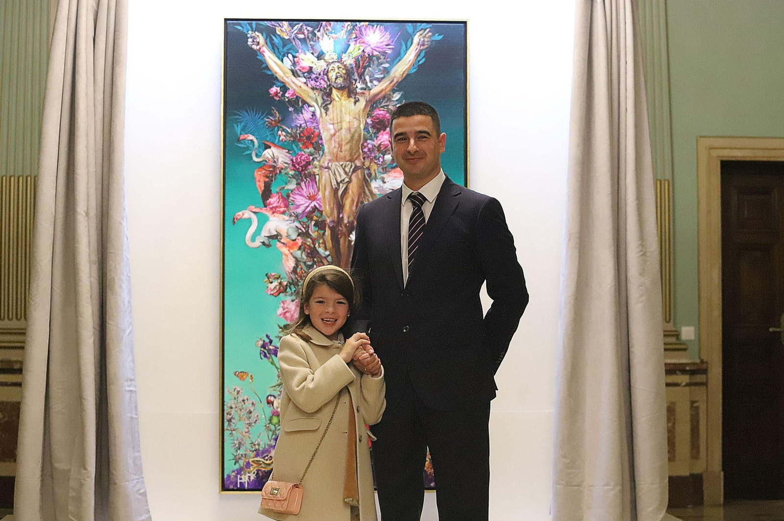 Imágenes del cartel de la Semana Santa 2023 de Huelva en su presentación